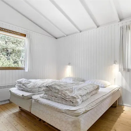 1541-aakirkeby-poserevaenget-25 بيت للعطل