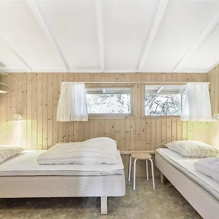 1541-aakirkeby-poserevaenget-25 * Vester Somarken