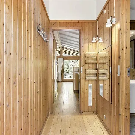 1541-aakirkeby-poserevaenget-25 بيت للعطل