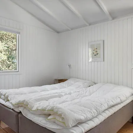1541-aakirkeby-poserevaenget-25 Tatil Evi Vester Somarken